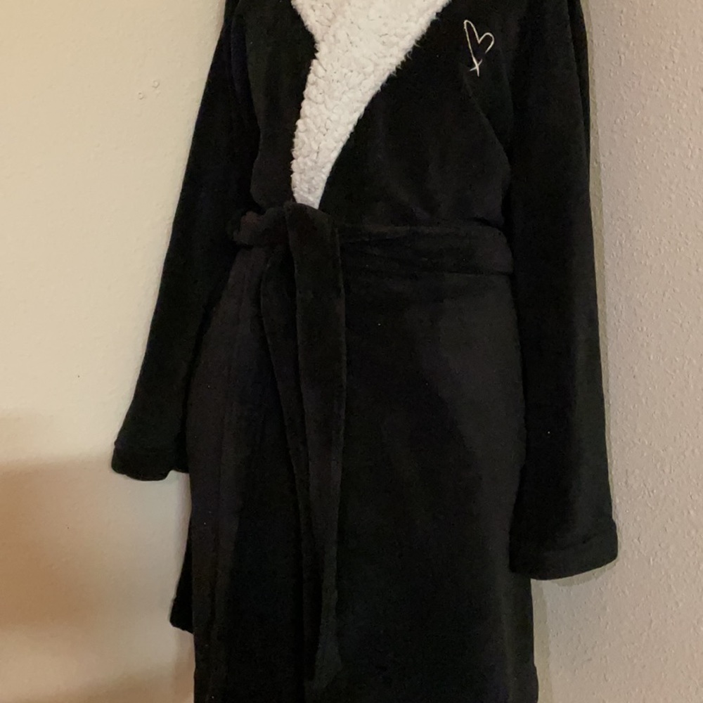 Victoria Secret Plush Robe - Picture 2 of 5